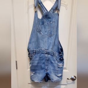 Distressed size XXL denim overalls. EUC. American Eagle brand.